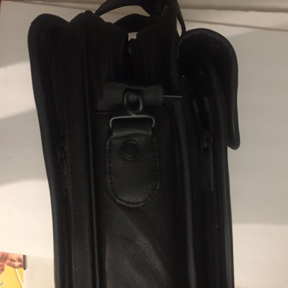 Preowned Dell Laptop Black Leather Shoulder Bag - Picture 10 of 11